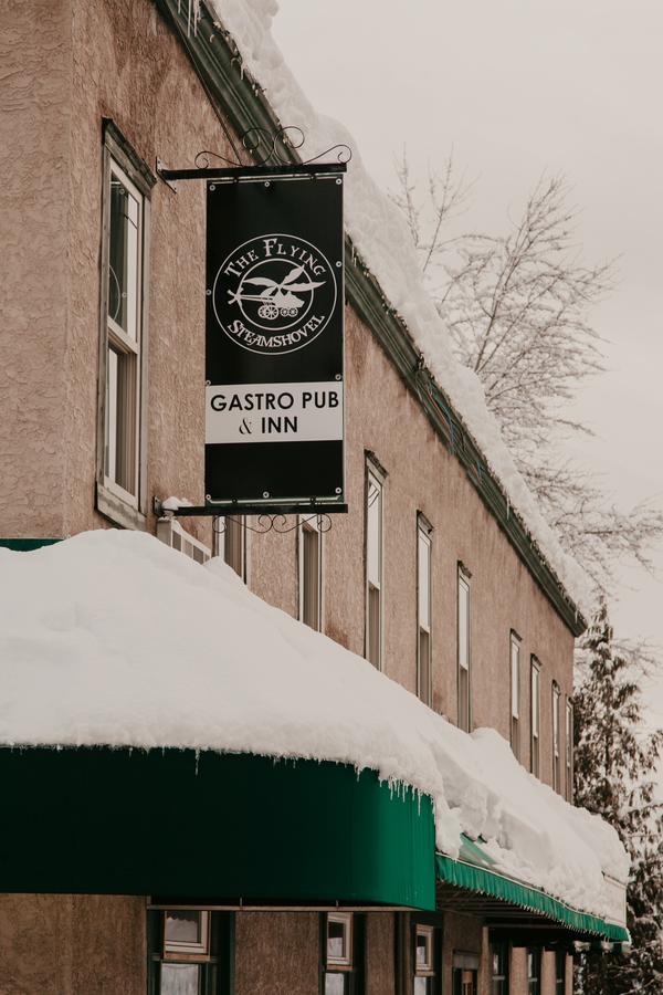 The Flying Steamshovel Inn Rossland Eksteriør billede